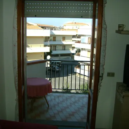 2-bedroom Near The Sea *