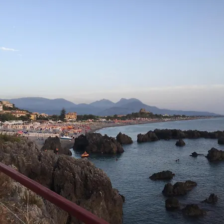 2-bedroom Near The Sea Apartman *