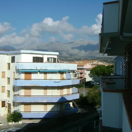 Apartman 2-bedroom Near The Sea