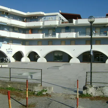 2-bedroom Near The Sea *